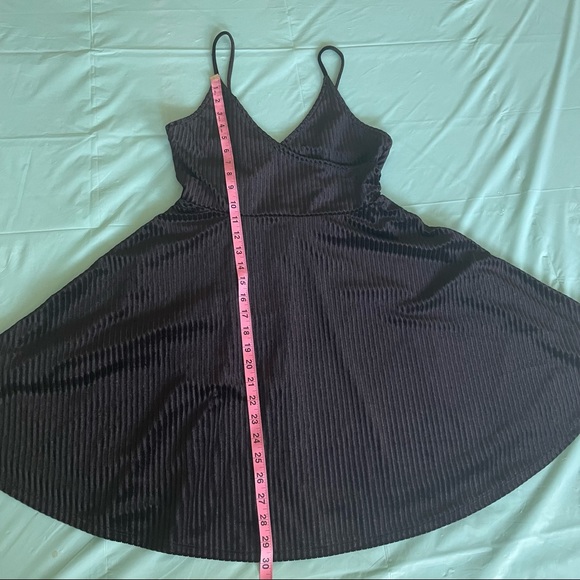 BLACK FOREVER 21 DRESS - Picture 6 of 10